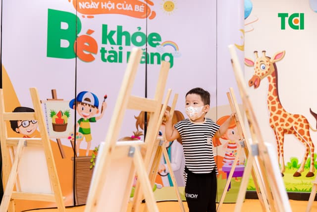 Ảnh Tặng quà 1/6 cho bé