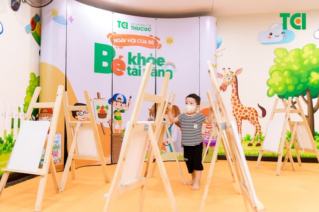 Ảnh Tặng quà 1/6 cho bé