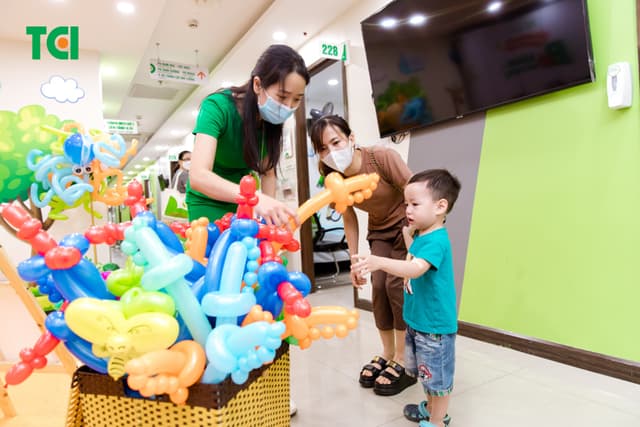 Ảnh Tặng quà 1/6 cho bé