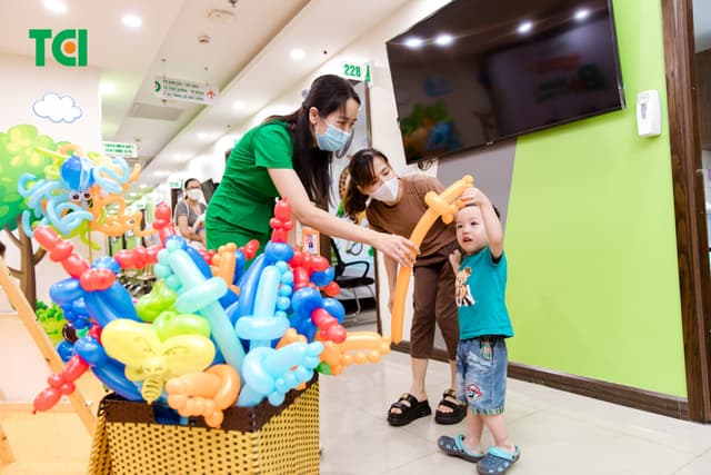 Ảnh Tặng quà 1/6 cho bé