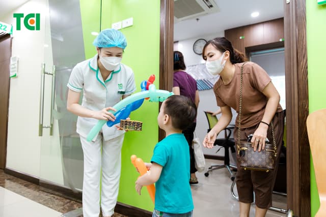 Ảnh Tặng quà 1/6 cho bé