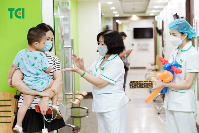 Ảnh Tặng quà 1/6 cho bé