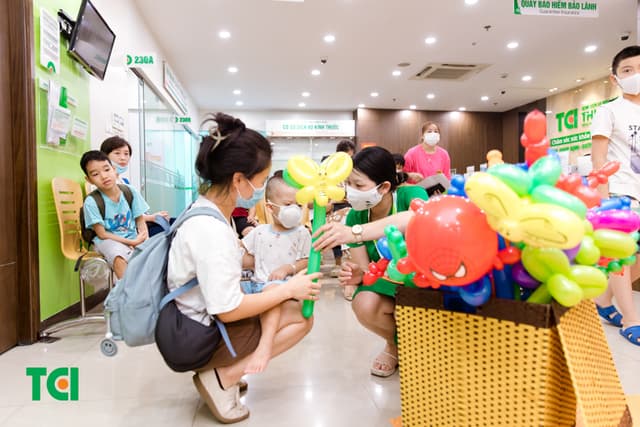 Ảnh Tặng quà 1/6 cho bé