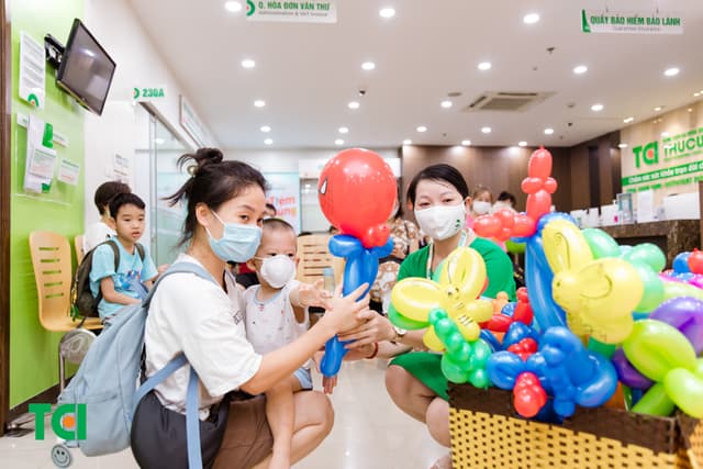 Ảnh Tặng quà 1/6 cho bé