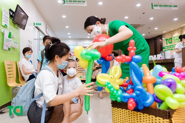 Ảnh Tặng quà 1/6 cho bé