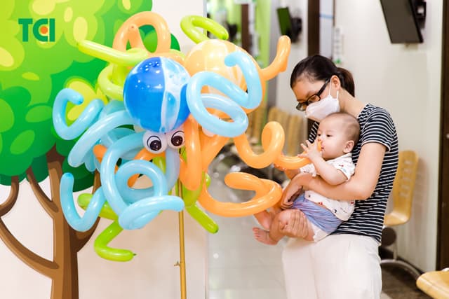 Ảnh Tặng quà 1/6 cho bé