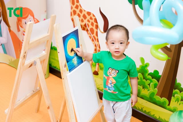 Ảnh Tặng quà 1/6 cho bé