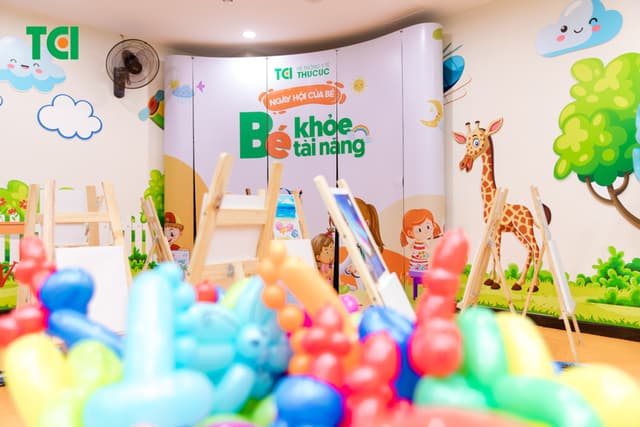 Ảnh Tặng quà 1/6 cho bé