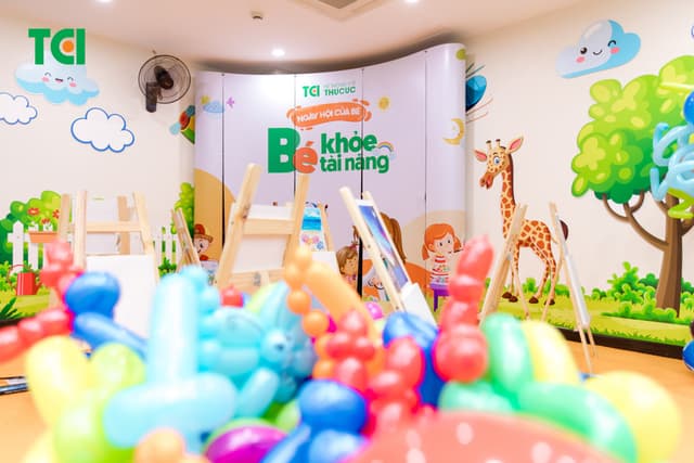 Ảnh Tặng quà 1/6 cho bé