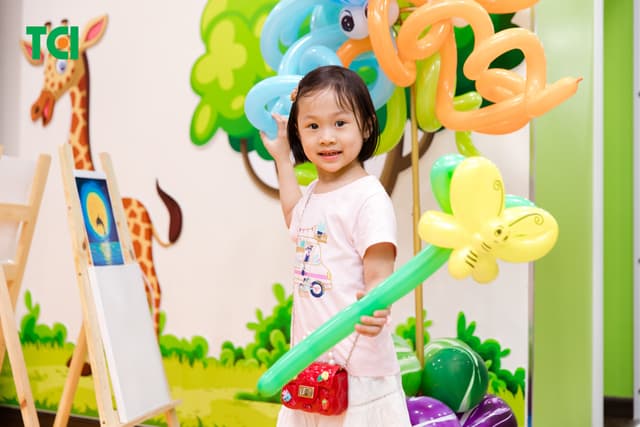 Ảnh Tặng quà 1/6 cho bé