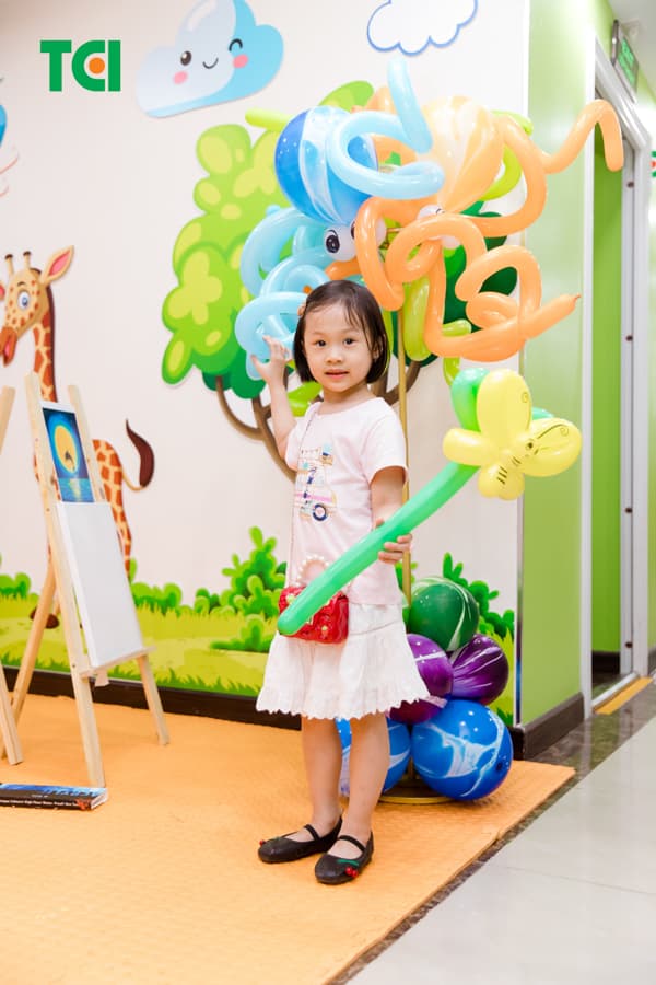 Ảnh Tặng quà 1/6 cho bé