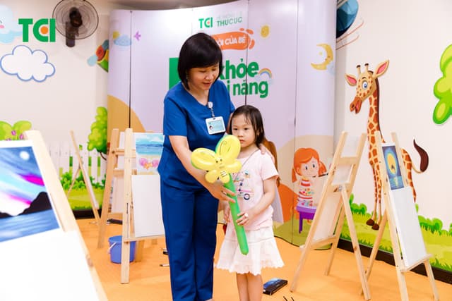 Ảnh Tặng quà 1/6 cho bé