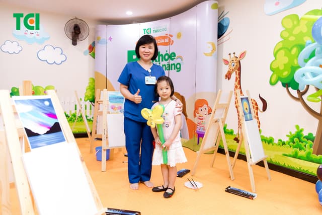 Ảnh Tặng quà 1/6 cho bé