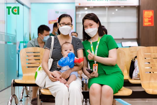 Ảnh Tặng quà 1/6 cho bé