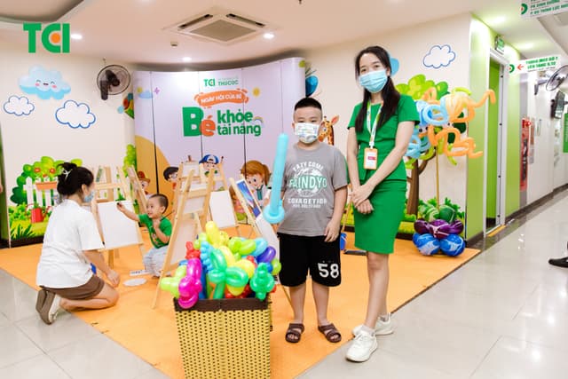 Ảnh Tặng quà 1/6 cho bé