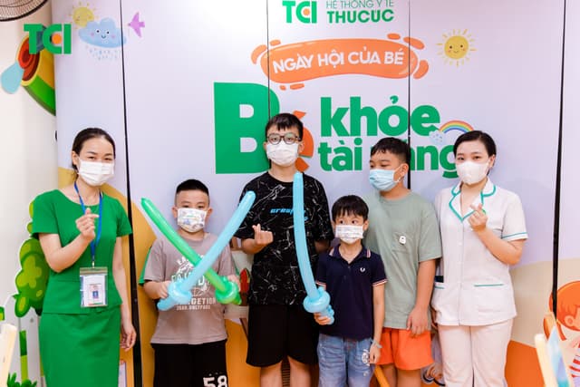 Ảnh Tặng quà 1/6 cho bé