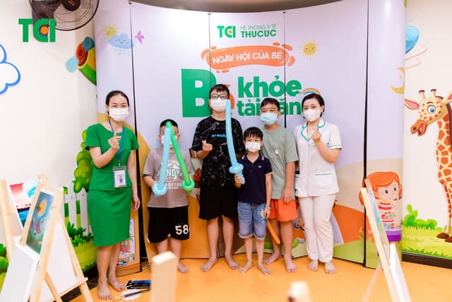 Ảnh Tặng quà 1/6 cho bé