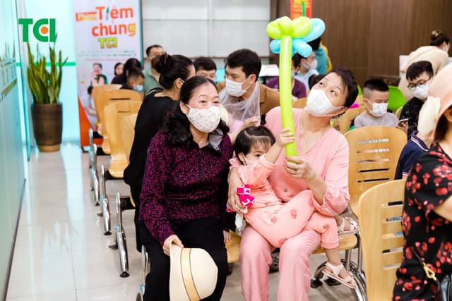 Ảnh Tặng quà 1/6 cho bé