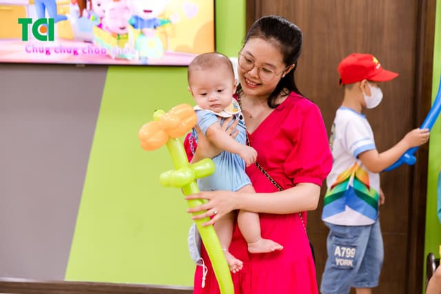 Ảnh Tặng quà 1/6 cho bé