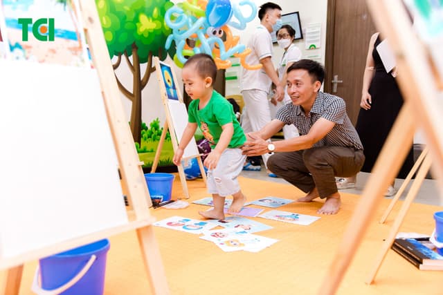 Ảnh Tặng quà 1/6 cho bé