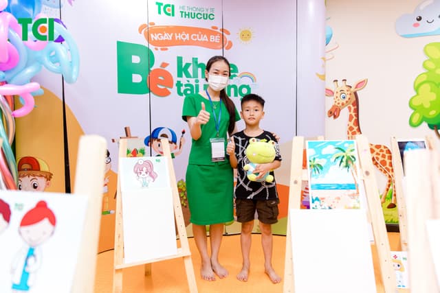 Ảnh Tặng quà 1/6 cho bé