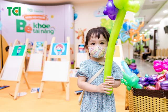 Ảnh Tặng quà 1/6 cho bé