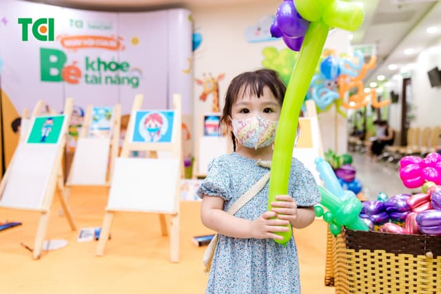 Ảnh Tặng quà 1/6 cho bé