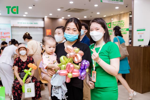 Ảnh Tặng quà 1/6 cho bé