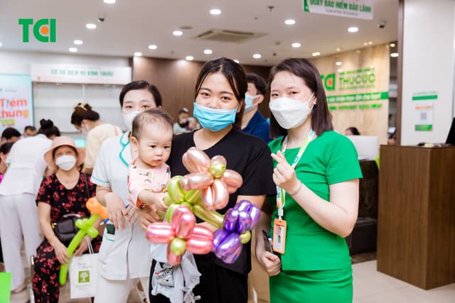 Ảnh Tặng quà 1/6 cho bé