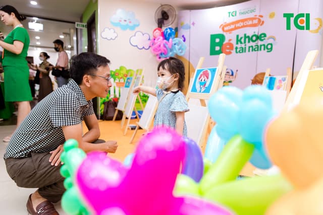 Ảnh Tặng quà 1/6 cho bé