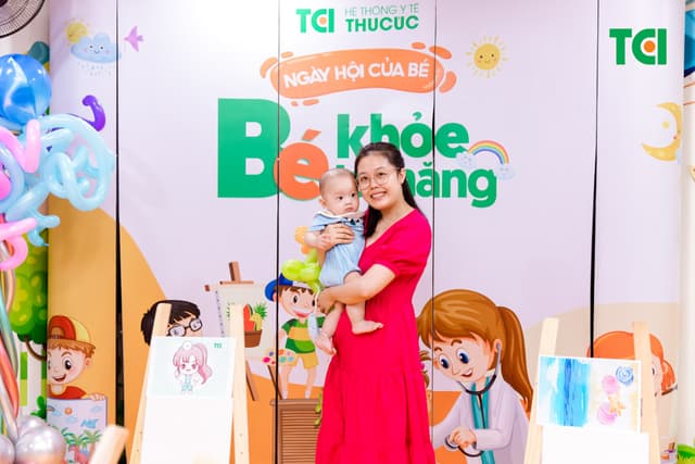 Ảnh Tặng quà 1/6 cho bé