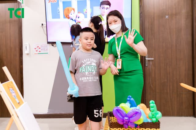 Ảnh Tặng quà 1/6 cho bé