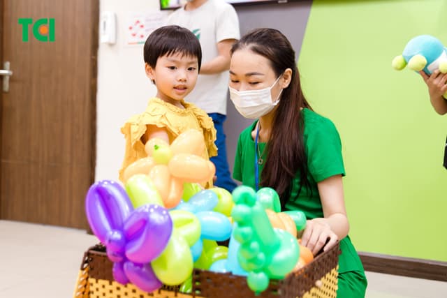 Ảnh Tặng quà 1/6 cho bé