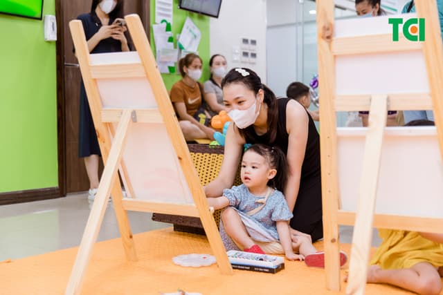 Ảnh Tặng quà 1/6 cho bé