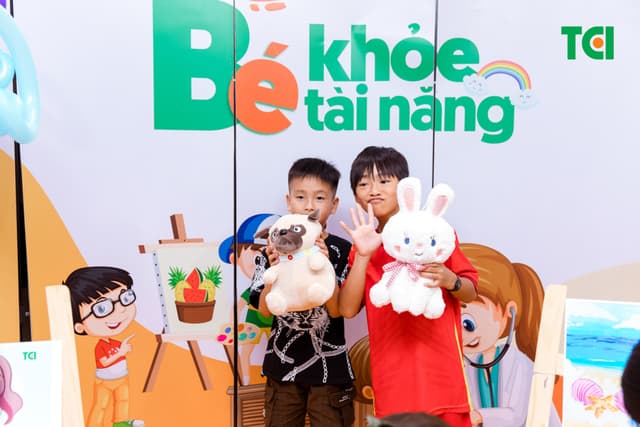 Ảnh Tặng quà 1/6 cho bé