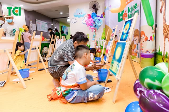 Ảnh Tặng quà 1/6 cho bé