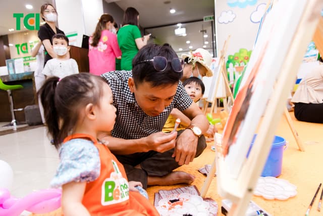 Ảnh Tặng quà 1/6 cho bé