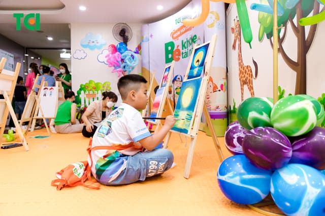 Ảnh Tặng quà 1/6 cho bé