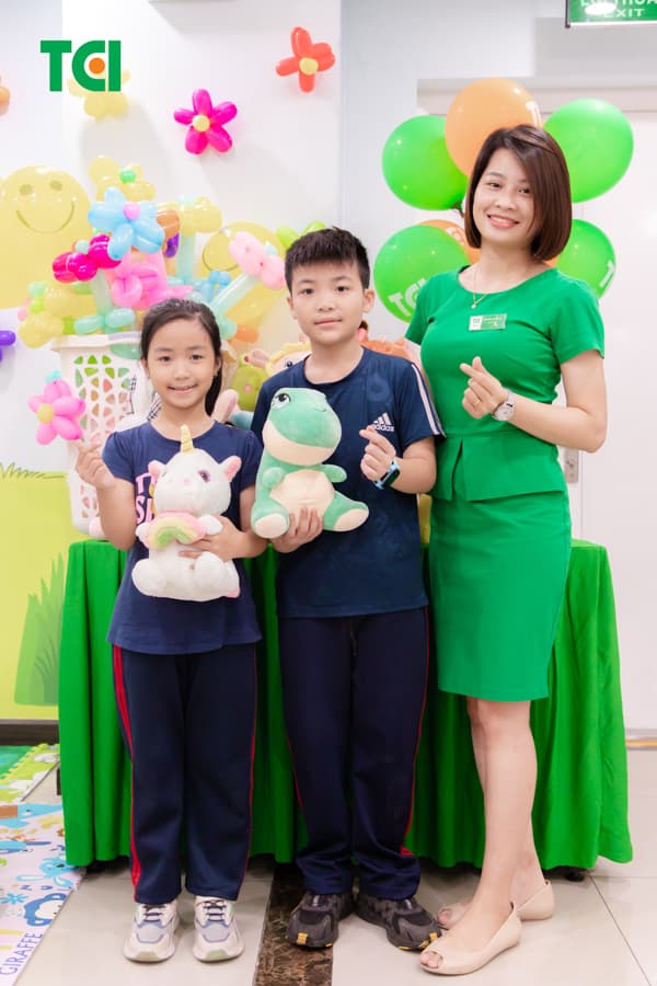 Ảnh Tặng quà 1/6 cho bé