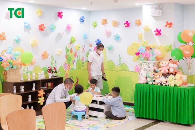 Ảnh Tặng quà 1/6 cho bé