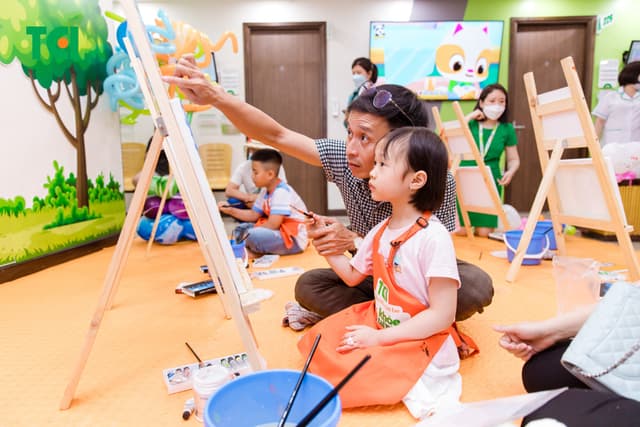 Ảnh Tặng quà 1/6 cho bé