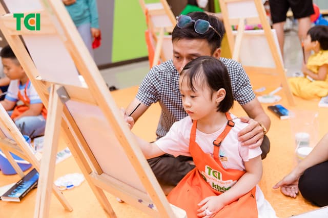 Ảnh Tặng quà 1/6 cho bé