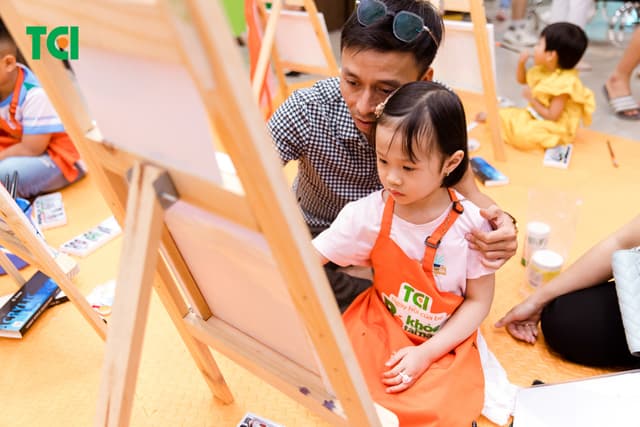 Ảnh Tặng quà 1/6 cho bé