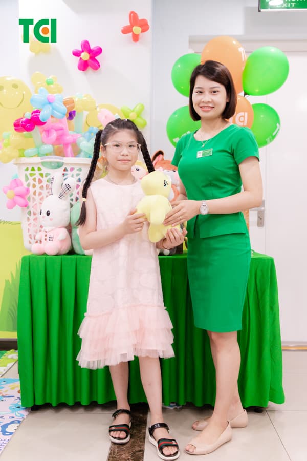 Ảnh Tặng quà 1/6 cho bé