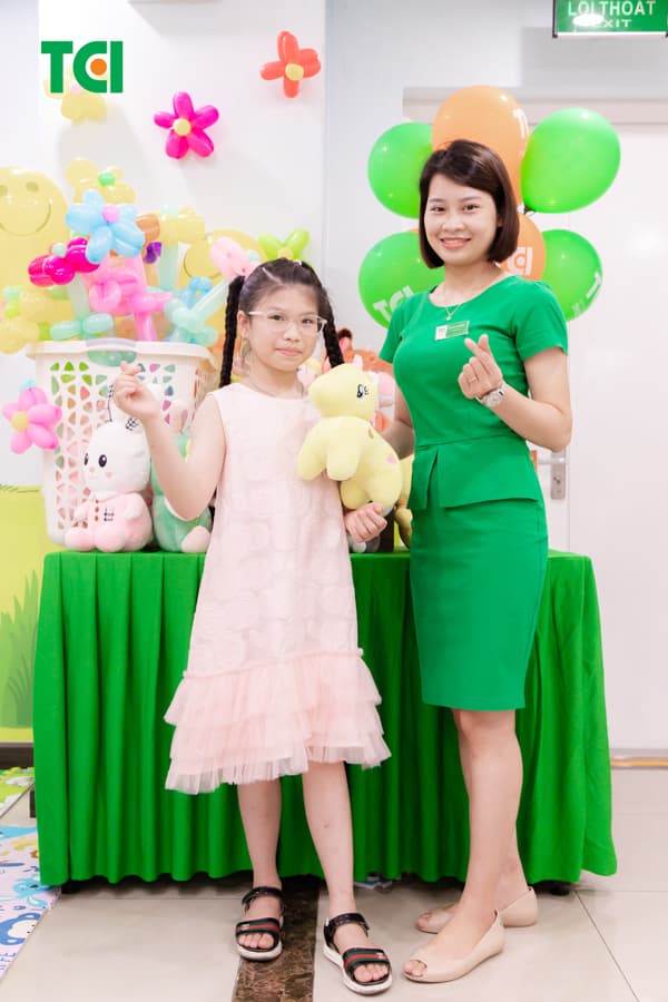 Ảnh Tặng quà 1/6 cho bé