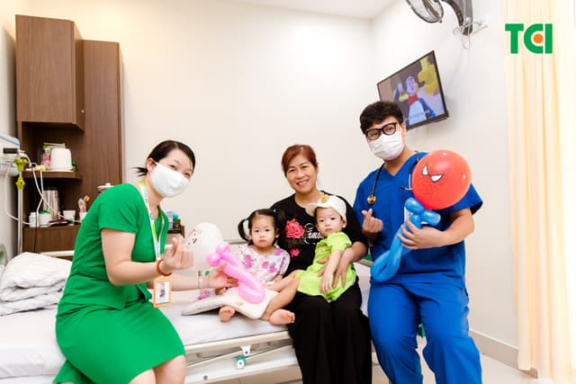 Ảnh Tặng quà 1/6 cho bé