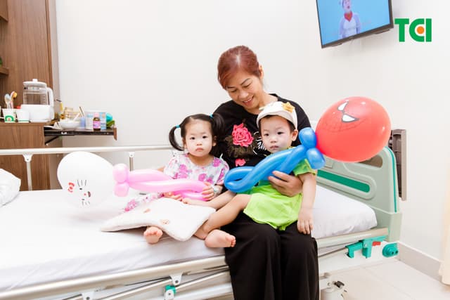 Ảnh Tặng quà 1/6 cho bé