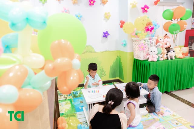 Ảnh Tặng quà 1/6 cho bé