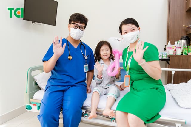 Ảnh Tặng quà 1/6 cho bé