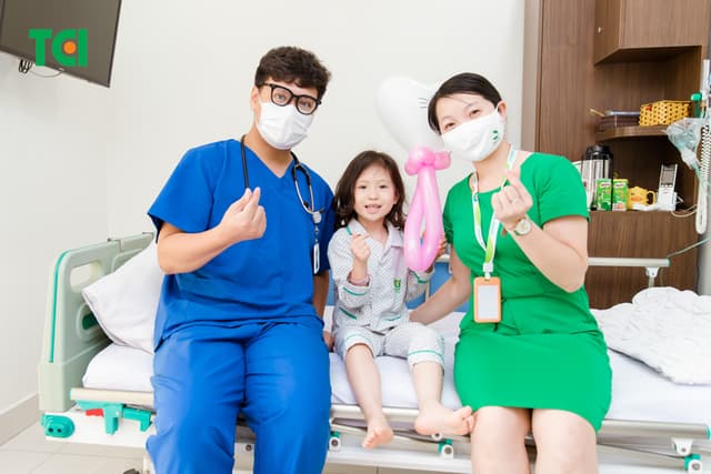 Ảnh Tặng quà 1/6 cho bé